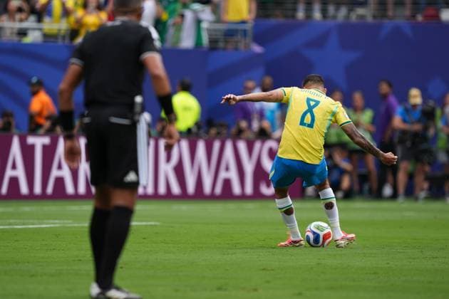 Bruno Guimaraes of Brazil takes a penalty kick and misses Brazil v Norway, 2026 FIFA World Cup, WM, Weltmeisterschaft, Fussball Round of 16, Football, New York New Jersey Stadium, East Rutherford, New Jersey, USA - 05 Jul 2026East Rutherford New York New Jersey Stadium New Jersey (NJ) United States of America  Copyright: xIsmaelxAdnan Shutterstockx 16975597aj