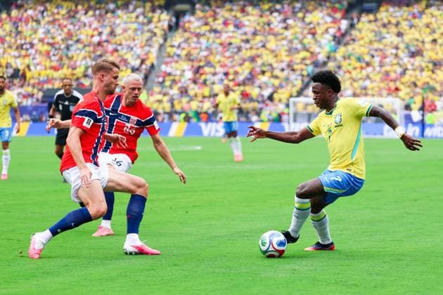 RECORD DATE NOT STATED FIFA World Cup, WM, Weltmeisterschaft, Fussball 2026 - Round of 16 - Brazil v Norway Vinicius Jr. player of Brazil and Julian Ryerson player of Norway during the Round of 16 match between Brazil and Norway at the FIFA World Cup, at New York New Jersey Stadium, in East Rutherford, United States, on Sunday, July 05, 2026.(Foto: William Volcov Brazil Photo Press IMAGO) Sports East Rutherford NJ United States Copyright: xWILLIAMxVOLCOVx