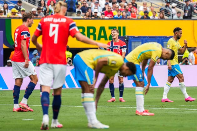 Fotball-VM 2026: Brasil - Norge East Rutherford, New Jersey , USA 20260705. Norges Erling Braut Haaland, Marint odegaard og Sander Berge under 8-delsfinalen mellom Brasil og Norge under fotball-VM 2026 pa New Jersey stadion. Foto: Fredrik Varfjell NTB East Rutherford, New Jersey USA EDITORIAL USE ONLY. RESTRICTED USE FOR BETTING COMPANIES Ref:_SPOGCs1XOCsJ0A.jpg *** 2026 FIFA World Cup Brazil Norway East Rutherford, New Jersey, USA July 5, 2026 Norway’s Erling Braut Haaland, Marin Ødegaard, and Sander Berge during the Round of 16 match between Brazil and Norway at the 2026 FIFA World Cup at New Jersey Stadium. Photo: Fredrik Varfjell, NTB. East Rutherford, New Jersey, USA. EDITORIAL USE ONLY. RESTRICTED USE FOR BETTING COMPANIES.  Copyright: xFredrikxVarfjellx xNTBx