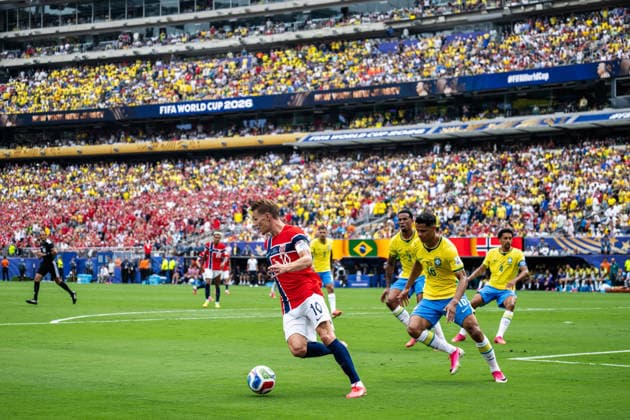 260705 Martin odegaard of Norway and Douglas Santos of Brazil during the FIFA World Cup, WM, Weltmeisterschaft, Fussball 2026 round of 16 football match between Brazil and Norway on July 5, 2026 in New Jersey. Photo: Jon Olav Nesvold BILDBYRAN COP 217 VG0982 bbeng fotboll football soccer fotball vm fotbolls-vm fotball-vm fotbolls-vm 2026 fifa world cup 2026 new york 8-delsfinale round of 16 brasilien brazil brasil norge norway *** July 5, 2026: Martin Ødegaard of Norway and Douglas Santos of Brazil during the FIFA World Cup 2026 Round of 16 soccer match between Brazil and Norway on July 5, 2026 in New Jersey. Photo by Jon Olav Nesvold. BILDBYRAN COP 217 VG0982 bbeng soccer football fotball World Cup 2026 FIFA World Cup 2026 New York 8 round of 16 Brazil Norway  Copyright: JONxOLAVxNESVOLD BB260705JE051