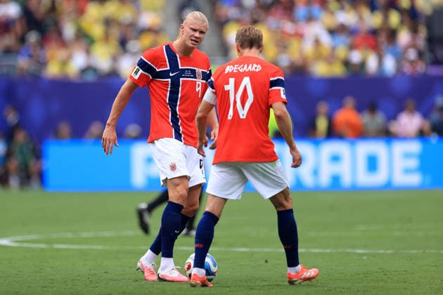 Brazil v Norway - FIFA World Cup, WM, Weltmeisterschaft, Fussball 05 July 2026 New Jersey - FIFA World Cup - Round of 16 - Brazil v Norway - Erling Haaland and Martin Odegaard of Norway - Photo: Simon Stacpoole Offside. East Rutherford USA *** Brasilien gegen Norwegen – FIFA-Weltmeisterschaft, 5. Juli 2026, New Jersey – FIFA-Weltmeisterschaft, Achtelfinale: Brasilien gegen Norwegen – Erling Haaland und Martin Odegaard aus Norwegen – Foto: Simon Stacpoole – Abseits – East Rutherford, USA  Copyright: xSimonxStacpoolexOffside