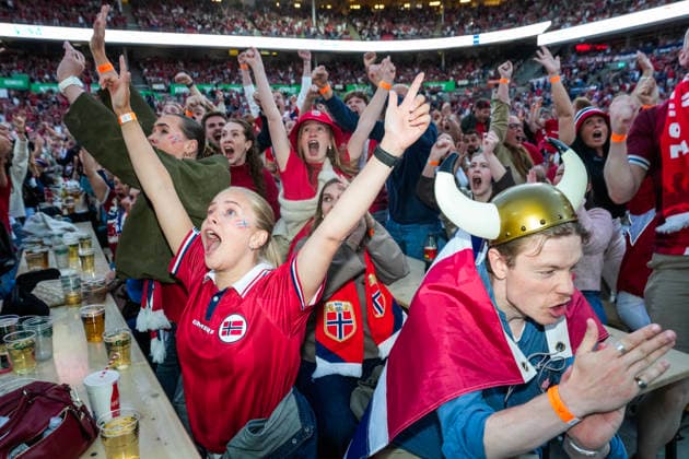 Fotball-VM 2026: Brasil - Norge Oslo 20260705. Publikum ser pa VM-kampen mellom Brasil og Norge som vises pa storskjerm pa Ullevaal stadion i Oslo sondag kveld. Foto: Javad Parsa NTB Oslo Norge EDITORIAL USE ONLY. RESTRICTED USE FOR BETTING COMPANIES Ref:_SPOW9F8h9O5-Vg.jpg *** 2026 World Cup Brazil Norway Oslo 20260705 Spectators watch the World Cup match between Brazil and Norway, shown on a big screen at Ullevaal Stadium in Oslo on Sunday evening. Photo: Javad Parsa, NTB, Oslo, Norway. EDITORIAL USE ONLY. RESTRICTED USE FOR BETTING COMPANIES  Copyright: xJavadxParsax xNTBx