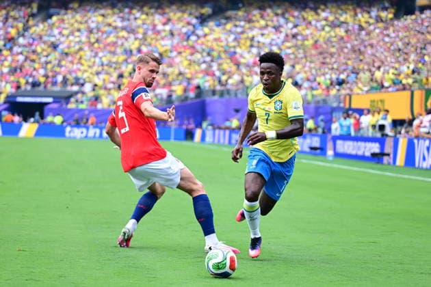 Brazil v Norway - FIFA World Cup, WM, Weltmeisterschaft, Fussball 2026 - Round of 16 NEW JERSEY, UNITED STATES - JULY 05: Vinicius Jr. (7) of Brazil in action against Kristoffer Ajer of Norway during the FIFA World Cup 2026 Round of 16 match between Brazil and Norway at New Jersey Stadium (MetLife Stadium) in East Rutherford, New Jersey, USA, on July 05, 2026. Abdulhamid Hosbas Anadolu New Jersey United States. Editorial use only. Please get in touch for any other usage.  Copyright: x2026xAnadoluxAbdulhamidxHosbasx