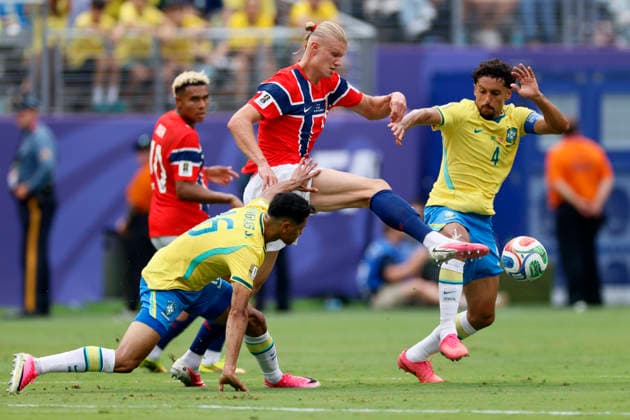 Brazil v Norway: Round of 16 - FIFA World Cup, WM, Weltmeisterschaft, Fussball 2026 Douglas of Brazil, Erling Haaland of Norway and Marquinhos of Brazil challenge during the FIFA World Cup 2026 Round Of 16 match between Brazil and Norway at New York New Jersey Stadium on July 5, 2026 in East Rutherford, New Jersey. East Rutherford New York New Jersey Stadium NJ United States Copyright: xAllstarxPicturexLibraryxLtdx