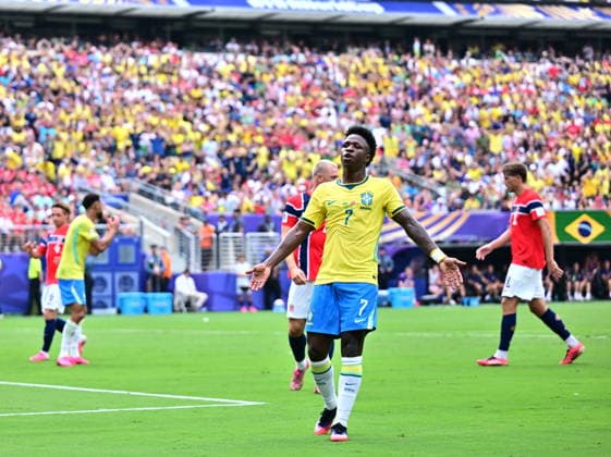 Brazil v Norway - FIFA World Cup, WM, Weltmeisterschaft, Fussball 2026 - Round of 16 NEW JERSEY, UNITED STATES - JULY 05: Vinicius Jr. (7) of Brazil reacts during the FIFA World Cup 2026 Round of 16 match between Brazil and Norway at New Jersey Stadium (MetLife Stadium) in East Rutherford, New Jersey, USA, on July 05, 2026. Abdulhamid Hosbas Anadolu New Jersey United States. Editorial use only. Please get in touch for any other usage.  Copyright: x2026xAnadoluxAbdulhamidxHosbasx