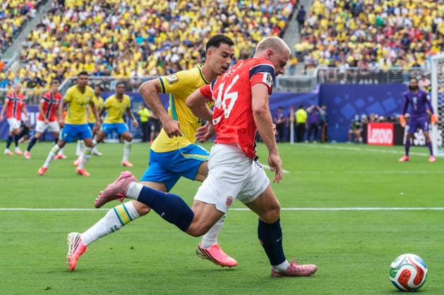 Fotball-VM 2026: Brasil - Norge East Rutherford, New Jersey , USA 20260705. Norges Julian Ryerson under 8-delsfinalen mellom Brasil og Norge under fotball-VM 2026 pa New Jersey stadion. Foto: Terje Pedersen NTB East Rutherford, New Jersey USA EDITORIAL USE ONLY. RESTRICTED USE FOR BETTING COMPANIES Ref:_SPOj6BRHyvmS0I.jpg *** 2026 FIFA World Cup Brazil Norway East Rutherford, New Jersey, USA 20260705 Norway’s Julian Ryerson during the Round of 16 match between Brazil and Norway at the 2026 FIFA World Cup at New Jersey Stadium. Photo: Terje Pedersen, NTB. East Rutherford, New Jersey, USA. EDITORIAL USE ONLY. RESTRICTED USE FOR BETTING COMPANIES.  Copyright: xTerjexPedersenx xNTBx