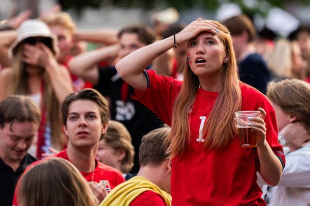 260705 Fans of Norway follows the FIFA World Cup, WM, Weltmeisterschaft, Fussball match between Brazil and Norway on a big screen on July 5, 2026 in Oslo. Photo: Marius Nordnes BILDBYRAN COP 185 MX0003 fotboll football soccer fotball fifa world cup 2026 brazil - norway fans in oslo bbeng publik dejected depp *** July 5, 2026: Fans in Norway watch the FIFA World Cup match between Brazil and Norway on a big screen on July 5, 2026 in Oslo. Photo by Marius Nordnes, BILDBYRAN COP 185 MX0003 soccer football fotball FIFA World Cup 2026 Brazil Norway fans in Oslo BBENG audience dejected depp  Copyright: MARIUSxNORDNES BB260705ZB032