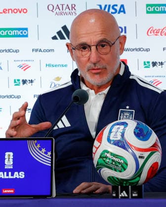 July 5, 2026, Arlington, Texas, USA: Spain manager LUIS DE LA FUENTE speaks to members of the media during a press conference, PK, Pressekonferenz at Dallas Stadium ahead of their Round of 16 match against Portugal at the 2026 FIFA World Cup, WM, Weltmeisterschaft, Fussball David Ballering II ADM Newswire ZUMA Press Wire Spain Press Conference - FIFA World Cup 2026  - ZUMAa325 20260705_zsa_a325_039 Copyright: xDavidxBalleringxIix