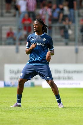 04.07.2027, GER, Fussball, Herren, Testspiel, Saison 2026 27, Rot-Weiß Oberhausen - VfL Bochum Owono-Darnell Keumo schaut *** 04 07 2027, GER, Soccer, Gentlemen, Exhibition game, Season 2026 27, Red White Oberhausen VfL Bochum Owono Darnell Keumo looks Copyright: xSvenxHanischx