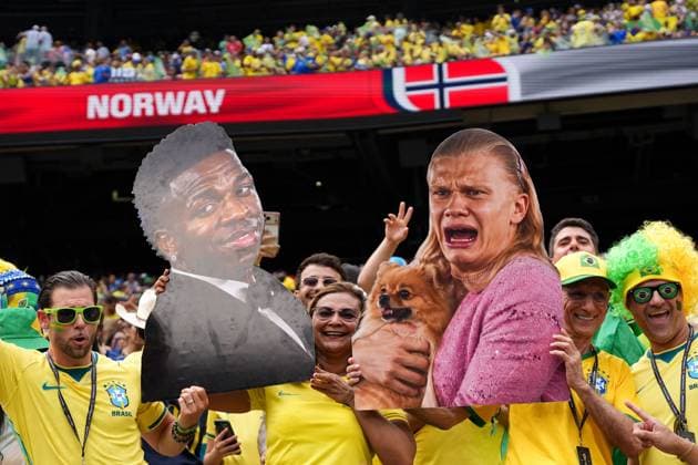 Vinicius Junior of Brazil and Erling Haaland of Norway signs in the stands Brazil v Norway, 2026 FIFA World Cup, WM, Weltmeisterschaft, Fussball Round of 16, Football, New York New Jersey Stadium, East Rutherford, New Jersey, USA - 05 Jul 2026East Rutherford New York New Jersey Stadium New Jersey (NJ) United States of America  Copyright: xIsmaelxAdnan Shutterstockx 16975597bn