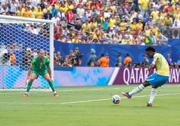 Vinicius Junior (Brazil, 7) mit einem Schuss auf das Tor von Oerjan Nyland (Norway, 1) FIFA World Cup, WM, Weltmeisterschaft, Fussball 2026: Brazil v Norway 05 July 2026, FIFA World Cup 2026: Brazil v Norway (Round of 16) at New York New Jersey Stadium in East Rutherford, New Jersey, USA. *** Vinicius Junior (Brazil), 7, takes a shot on goal against Oerjan Nyland (Norway), 1, FIFA World Cup 2026: Brazil vs. Norway, July 5, 2026, 2026 FIFA World Cup: Brazil vs. Norway, Round of 16, at New York–New Jersey Stadium in East Rutherford, New Jersey, USA Copyright: HMBxMedia xMarcoxBader