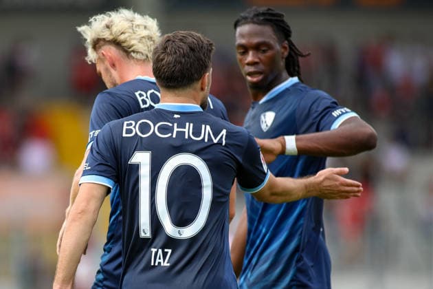 04.07.2027, GER, Fussball, Herren, Testspiel, Saison 2026 27, Rot-Weiß Oberhausen - VfL Bochum Berkan Taz und Owono-Darnell Keumo Torjubel, jubelt nach seinem Treffer zum 2:3 *** 04 07 2027, GER, Soccer, Gentlemen, Exhibition game, Season 2026 27, Red White Oberhausen VfL Bochum Berkan taz and Owono Darnell Keumo Goal celebration, cheering After his Results to 2 3 Copyright: xSvenxHanischx
