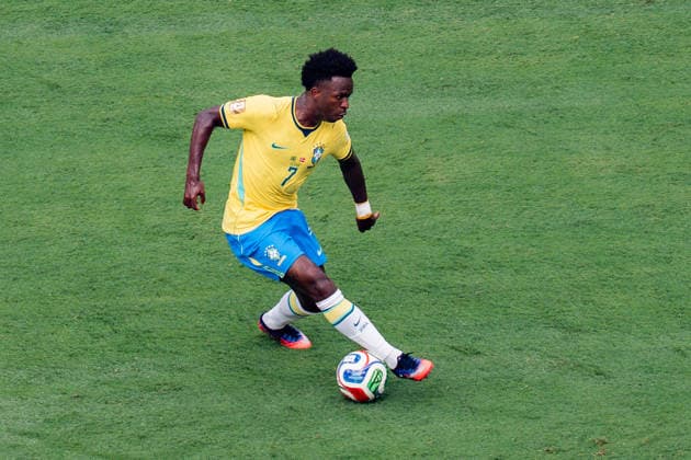 FIFA Fussball Weltmeisterschaft 2026, Achtelfinale, Brasilien vs. Norwegen, 05.07.2026, New Jersey Stadion Vinicius Junior gegen Kristoffer Ajer *** 2026 FIFA World Cup, Round of 16, Brazil vs. Norway, July 5, 2026, New Jersey Stadium: Vinicius Junior vs. Kristoffer Ajer Copyright: xBahhoxKarax