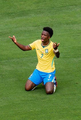 FIFA Fussball Weltmeisterschaft 2026, Achtelfinale, Brasilien vs. Norwegen, 05.07.2026, New Jersey Stadion Vinicius Junior gegen Kristoffer Ajer *** 2026 FIFA World Cup, Round of 16, Brazil vs. Norway, July 5, 2026, New Jersey Stadium: Vinicius Junior vs. Kristoffer Ajer Copyright: xBahhoxKarax