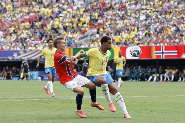 EAST RUTHERFORD, NEW JERSEY - (LR) Martin Odegaard of Norway, Gabriel Magalhaes of Brazil during the 2026 FIFA World Cup, WM, Weltmeisterschaft, Fussball round of 16 match between Brazil and Norway at Metlife Stadium on July 5, 2026, in East Rutherford, New Jersey, United States. MAURICE VAN STEEN ANP FIFA World Cup 2026 - round of 16 2026 xVIxANPxSportx xMauricexvanxSteenxIVx 562894571 originalFilename: 562894571.jpg