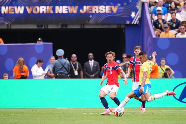 July 5, 2026, East Rutherford, New Jersey, United States: Casemiro of Brazil kicks the ball during the FIFA World Cup, WM, Weltmeisterschaft, Fussball 2026 Round Of 16 match between Brazil and Norway at New York New Jersey Stadium on July 05, 2026 in East Rutherford, New Jersey. Brazil V Norway: Round Of 16 - FIFA World Cup 2026  - ZUMAa181 20260705_zaa_a181_040 Copyright: xJosexBretonx