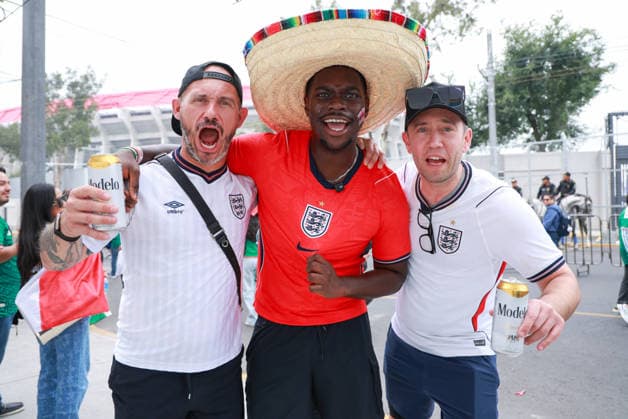 MEXICO CITY, MEXICO - JULY 5: England fans arrive at the stadium before the FIFA World Cup, WM, Weltmeisterschaft, Fussball 2026 Round Of 16 match between Mexico and England at Mexico City Stadium on July 5, 2026 in Mexico City, Mexico.  Copyright: xMBxMediax