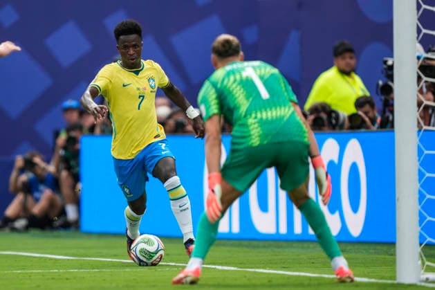 Fotball-VM 2026: Brasil - Norge East Rutherford, New Jersey , USA 20260705. Brasils Vinicius Junior og Norges keeper orjan Haskjold Nyland under 8-delsfinalen mellom Brasil og Norge under fotball-VM 2026 pa New Jersey stadion. Foto: Terje Pedersen NTB East Rutherford, New Jersey USA EDITORIAL USE ONLY. RESTRICTED USE FOR BETTING COMPANIES Ref:_SPOxzHmbhbnNAA.jpg *** 2026 FIFA World Cup Brazil vs. Norway, East Rutherford, New Jersey, USA 20260705 Brazil’s Vinicius Junior and Norway’s goalkeeper Orjan Haskjold Nyland during the Round of 16 match between Brazil and Norway at the 2026 FIFA World Cup at New Jersey Stadium. Photo: Terje Pedersen, NTB, East Rutherford, New Jersey, USA EDITORIAL USE ONLY RESTRICTED USE FOR BETTING COMPANIES  Copyright: xTerjexPedersenx xNTBx