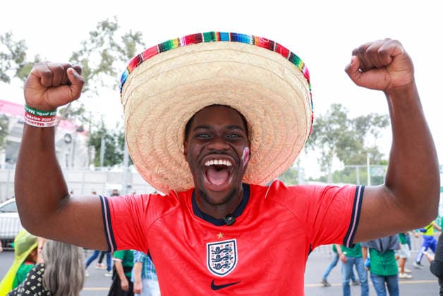 MEXICO CITY, MEXICO - JULY 5: England fans arrive at the stadium before the FIFA World Cup, WM, Weltmeisterschaft, Fussball 2026 Round Of 16 match between Mexico and England at Mexico City Stadium on July 5, 2026 in Mexico City, Mexico.  Copyright: xMBxMediax