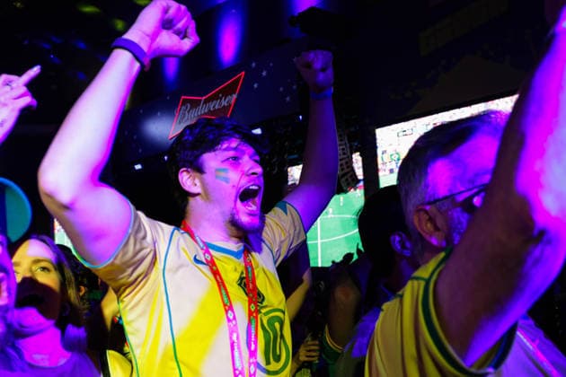 Torcida Brasil x Noruega evento Ginga SP SaO PAULO, SP - 05.07.2026: TORCIDA BRASIL X NORUEGA EVENTO GINGA SP - Brazilian fans watch the Brazil vs. Norway match, valid for the Round of 16 of the 2026 World Cup, at an event organized by Ginga Sao Paulo held at Clube Pinheiros in Sao Paulo, SP. (Photo: Walmor Carvalho Fotoarena) x2979972x  WalmorxCarvalho