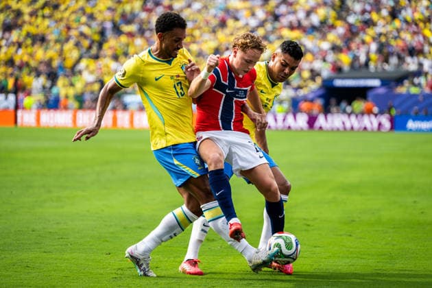 260705 Danilo and Casemiro of Brazil as well as Andreas Schjelderup of Norway during the FIFA World Cup, WM, Weltmeisterschaft, Fussball 2026 round of 16 football match between Brazil and Norway on July 5, 2026 in New Jersey. Photo: Jon Olav Nesvold BILDBYRAN COP 217 VG0982 bbeng fotboll football soccer fotball vm fotbolls-vm fotball-vm fotbolls-vm 2026 fifa world cup 2026 new york 8-delsfinale round of 16 brasilien brazil brasil norge norway *** July 5, 2026: Danilo and Casemiro of Brazil, as well as Andreas Schjelderup of Norway, during the FIFA World Cup 2026 Round of 16 soccer match between Brazil and Norway on July 5, 2026 in New Jersey. Photo by Jon Olav Nesvold. BILDBYRAN COP 217 VG0982 bbeng soccer football fotball World Cup 2026 FIFA World Cup 2026 New York 8 round of 16 Brazil Norway  Copyright: JONxOLAVxNESVOLD BB260705JE080
