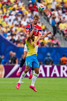 David Moller Wolfe and Matheus Cunha seen during FIFA World Cup, WM, Weltmeisterschaft, Fussball 2026 Round of 16 game between national teams of Brazil and Norway (Edmung Wong Ball Raw Images) Jersey City USA Copyright: xEdmundxWongx edmundwong_brazil_norway_2526_2-13