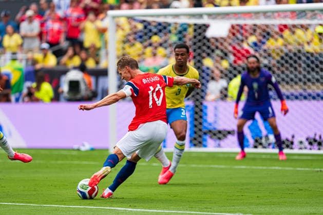 Martin Odegaard seen during FIFA World Cup, WM, Weltmeisterschaft, Fussball 2026 Round of 16 game between national teams of Brazil and Norway (Edmung Wong Ball Raw Images) Jersey City USA Copyright: xEdmundxWongx edmundwong_brazil_norway_2526_2-21