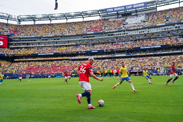 Julian Ryerson seen during FIFA World Cup, WM, Weltmeisterschaft, Fussball 2026 Round of 16 game between national teams of Brazil and Norway (Edmung Wong Ball Raw Images) Jersey City USA Copyright: xEdmundxWongx edmundwong_brazil_norway_2526_2-9