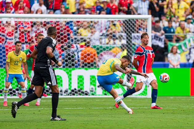 Bruno Guimaraes seen during FIFA World Cup, WM, Weltmeisterschaft, Fussball 2026 Round of 16 game between national teams of Brazil and Norway (Edmung Wong Ball Raw Images) Jersey City USA Copyright: xEdmundxWongx edmundwong_brazil_norway_2526_2-33