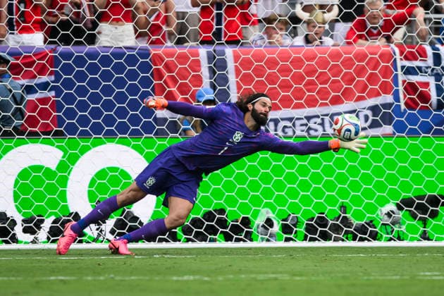 Brazil v Norway - FIFA World Cup, WM, Weltmeisterschaft, Fussball 2026 Alisson of Brazil dives to make a save during the FIFA World Cup 2026 round of 16 football match between Brazil and Norway. East Rutherford United States Copyright: xNicolòxCampox