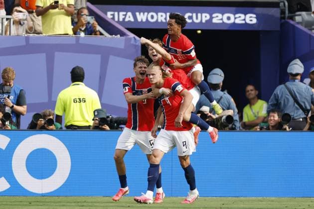 EAST RUTHERFORD, NEW JERSEY - (LR) David Moller Wolfe of Norway, Erling Haaland of Norway, and Oscar Bobb of Norway celebrate the 0-1 during the 2026 FIFA World Cup, WM, Weltmeisterschaft, Fussball Round of 16 match between Brazil and Norway at Metlife Stadium on July 5, 2026, in East Rutherford, New Jersey, United States. MAURICE VAN STEEN ANP FIFA World Cup 2026 - round of 16 2026 xVIxANPxSportx xMauricexvanxSteenxIVx 562896938 originalFilename: 562896938.jpg