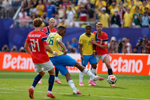 Rayan seen during FIFA World Cup, WM, Weltmeisterschaft, Fussball 2026 Round of 16 game between national teams of Brazil and Norway (Edmung Wong Ball Raw Images) Jersey City USA Copyright: xEdmundxWongx edmundwong_brazil_norway_2526_3-9