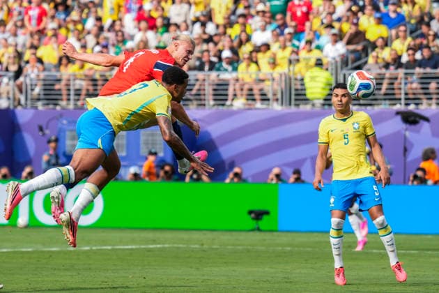 Fotball-VM 2026: Brasil - Norge East Rutherford, New Jersey , USA 20260705. Norges Erling Braut Haaland scorer 0-1 malet under 8-delsfinalen mellom Brasil og Norge under fotball-VM 2026 pa New Jersey stadion. Foto: Fredrik Varfjell NTB East Rutherford, New Jersey USA EDITORIAL USE ONLY. RESTRICTED USE FOR BETTING COMPANIES Ref:_SPOYwm_iccmHCE.jpg *** 2026 FIFA World Cup Brazil vs. Norway, East Rutherford, New Jersey, USA 20260705 Norway’s Erling Braut Haaland scores the 0-1 goal during the Round of 16 match between Brazil and Norway at the 2026 FIFA World Cup at New Jersey Stadium. Photo: Fredrik Varfjell, NTB, East Rutherford, New Jersey, USA EDITORIAL USE ONLY RESTRICTED USE FOR BETTING COMPANIES  Copyright: xFredrikxVarfjellx xNTBx