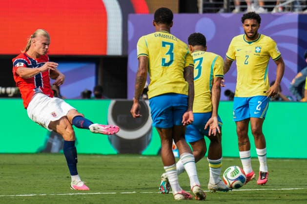 Fotball-VM 2026: Brasil - Norge East Rutherford, New Jersey , USA 20260705. Norges Erling Braut Haaland scorer 0-2 malet under 8-delsfinalen mellom Brasil og Norge under fotball-VM 2026 pa New Jersey stadion. Foto: Fredrik Varfjell NTB East Rutherford, New Jersey USA EDITORIAL USE ONLY. RESTRICTED USE FOR BETTING COMPANIES Ref:_SPOLDCusHpJIk8.jpg *** 2026 FIFA World Cup Brazil vs. Norway, East Rutherford, New Jersey, USA 20260705 Norway’s Erling Braut Haaland scores the 0-2 goal during the quarterfinal match between Brazil and Norway at the 2026 FIFA World Cup at New Jersey Stadium. Photo: Fredrik Varfjell, NTB, East Rutherford, New Jersey, USA EDITORIAL USE ONLY RESTRICTED USE FOR BETTING COMPANIES  Copyright: xFredrikxVarfjellx xNTBx
