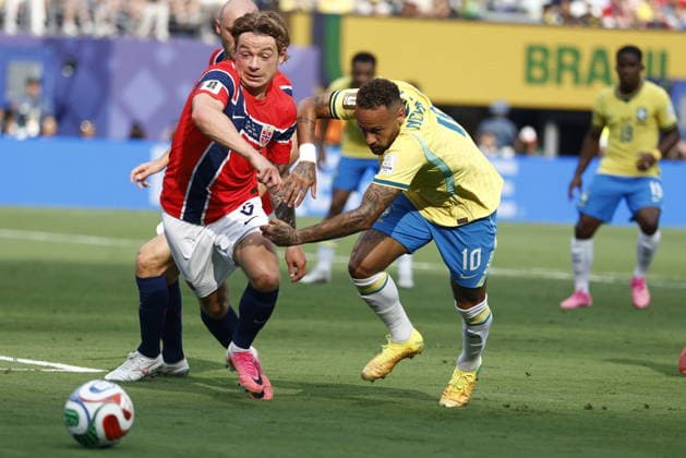 FIFA World Cup, WM, Weltmeisterschaft, Fussball 2026 - Round of 16 - Brazil vs Norway Patrick Berg (L) of Norway in action against Neymar of Brazil during the FIFA World Cup 2026 Round of 16 match Brazil against Norway, in New Jersey, USA, 05 July 2026. EAST RUTHERFORD United States  Copyright: xWILLxOLIVERx