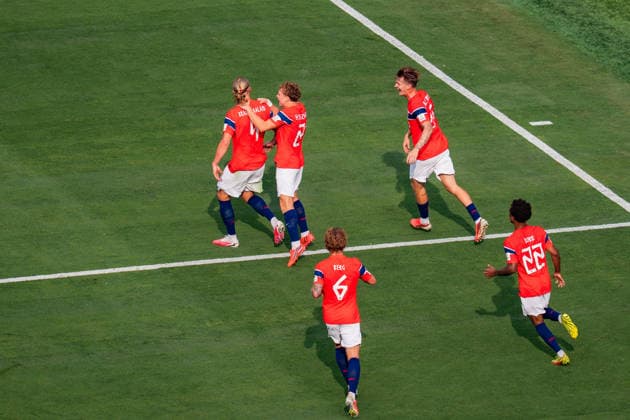 FIFA Fussball Weltmeisterschaft 2026, Achtelfinale, Brasilien vs. Norwegen, 05.07.2026, New Jersey Stadion Tor zum 0:1 durch Erling Haaland Patrick Berg Martin Odegaard *** 2026 FIFA World Cup, Round of 16, Brazil vs. Norway, July 5, 2026, New Jersey Stadium; Goal to make it 0–1 by Erling Haaland, Patrick Berg, and Martin Odegaard Copyright: xBahhoxKarax