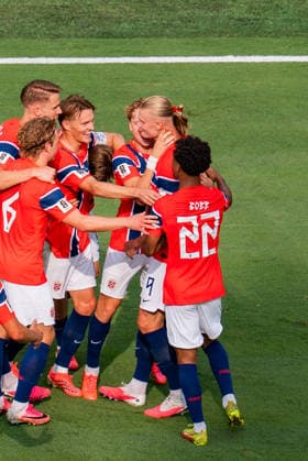 FIFA Fussball Weltmeisterschaft 2026, Achtelfinale, Brasilien vs. Norwegen, 05.07.2026, New Jersey Stadion Tor zum 0:1 durch Erling Haaland Patrick Berg Martin Odegaard *** 2026 FIFA World Cup, Round of 16, Brazil vs. Norway, July 5, 2026, New Jersey Stadium; Goal to make it 0–1 by Erling Haaland, Patrick Berg, and Martin Odegaard Copyright: xBahhoxKarax