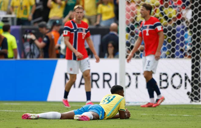 Brazil s Endrick (19) reacts after missing a shot on goal against Norway in the second half of a Round of 16 FIFA World Cup, WM, Weltmeisterschaft, Fussball match at New York New Jersey Stadium in East Rutherford, New Jersey, on Sunday, July 5, 2026.  NYP20260705938 JOHNxANGELILLO