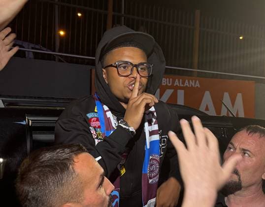 Trabzonspor s new transfers, Malinovskyi and Saviolo arrive in Turkiye TRABZON, TURKIYE - JULY 5: Trabzonspor s new signing Noah Saviolo answers journalists questions upon his arrival in Trabzon, alongside fellow new signing Ruslan Malinovskyi (not seen), in Trabzon, Turkiye, on July 5, 2026. Hasan Tascan Anadolu Trabzon Turkey. Editorial use only. Please get in touch for any other usage.  Copyright: x2026xAnadoluxHasanxTascanx