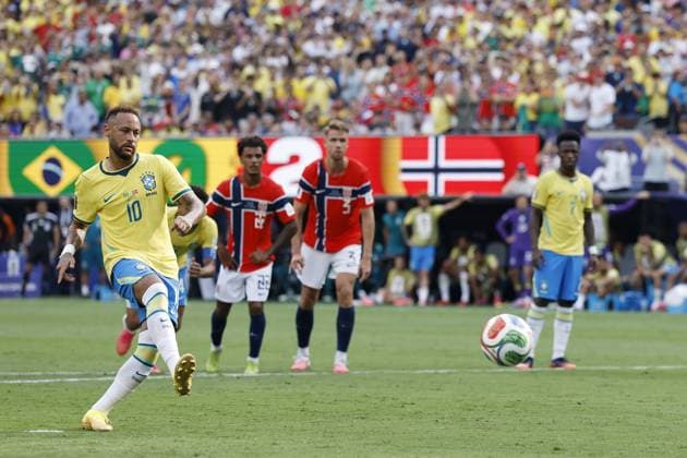 EAST RUTHERFORD, NEW JERSEY - Neymar Jr. of Brazil scores the 1-2 from the penalty spot during the 2026 FIFA World Cup, WM, Weltmeisterschaft, Fussball Round of 16 match between Brazil and Norway at Metlife Stadium on July 5, 2026, in East Rutherford, New Jersey, United States. MAURICE VAN STEEN ANP FIFA World Cup 2026 - round of 16 2026 xVIxANPxSportx xMauricexvanxSteenxIVx 562899278 originalFilename: 562899278.jpg
