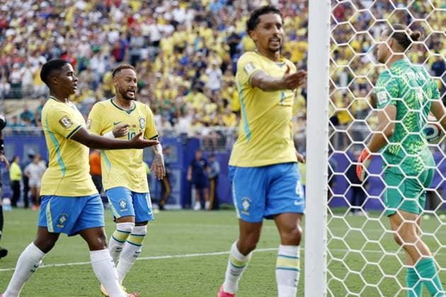 EAST RUTHERFORD, NEW JERSEY - (LR) Endrick of Brazil, Neymar Jr of Brazil, and Marquinhos of Brazil celebrate the 1-2 victory during the 2026 FIFA World Cup, WM, Weltmeisterschaft, Fussball Round of 16 match between Brazil and Norway at Metlife Stadium on July 5, 2026, in East Rutherford, New Jersey, United States. MAURICE VAN STEEN ANP FIFA World Cup 2026 - round of 16 2026 xVIxANPxSportx xMauricexvanxSteenxIVx 562899305 originalFilename: 562899305.jpg