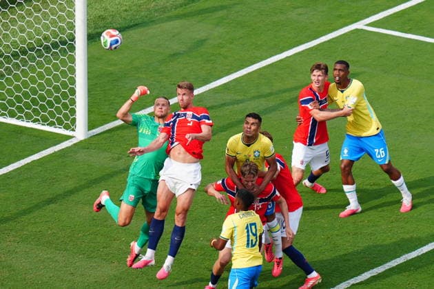Brazil v Norway - FIFA World Cup, WM, Weltmeisterschaft, Fussball 2026 - Round of 16 NEW JERSEY, UNITED STATES - JULY 05: Casemiro (5) of Brazil in action during the FIFA World Cup 2026 Round of 16 match between Brazil and Norway at New Jersey Stadium (MetLife Stadium) in East Rutherford, New Jersey, USA, on July 05, 2026. Hakan Akgun Anadolu New Jersey United States. Editorial use only. Please get in touch for any other usage.  Copyright: x2026xAnadoluxHakanxAkgunx