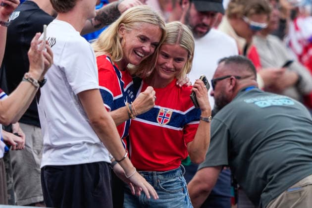 Fotball-VM 2026: Brasil - Norge East Rutherford, New Jersey , USA 20260705. Ida Solbaken og Annikken Solbakken etter kampslutt i 8-delsfinalen mellom Brasil og Norge under fotball-VM 2026 pa New Jersey stadion. Foto: Fredrik Varfjell NTB East Rutherford, New Jersey USA EDITORIAL USE ONLY. RESTRICTED USE FOR BETTING COMPANIES Ref:_SPONF38w-FG2lw.jpg *** 2026 FIFA World Cup Brazil Norway East Rutherford, New Jersey, USA 20260705 Ida Solbaken and Annikken Solbakken after the final whistle in the Round of 16 match between Brazil and Norway during the 2026 FIFA World Cup at New Jersey Stadium. Photo: Fredrik Varfjell, NTB, East Rutherford, New Jersey, USA EDITORIAL USE ONLY RESTRICTED USE FOR BETTING COMPANIES  Copyright: xFredrikxVarfjellx xNTBx