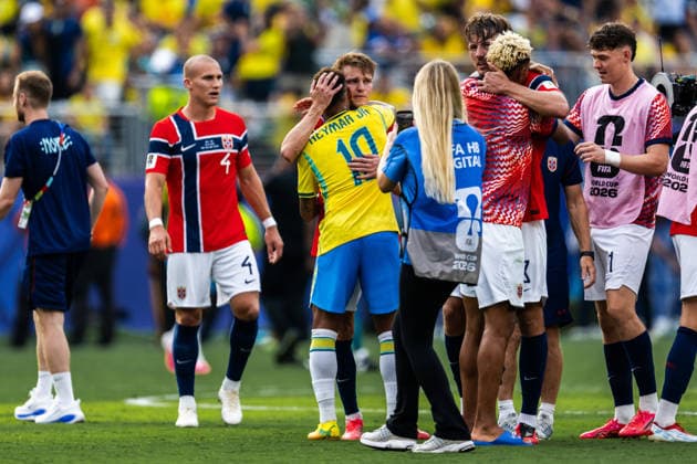 260705 Martin odegaard of Norway and Neymar Jr of Brazil after the FIFA World Cup, WM, Weltmeisterschaft, Fussball 2026 round of 16 football match between Brazil and Norway on July 5, 2026 in New Jersey. Photo: Jon Olav Nesvold BILDBYRAN COP 217 VG0982 bbeng fotboll football soccer fotball vm fotbolls-vm fotball-vm fotbolls-vm 2026 fifa world cup 2026 new york 8-delsfinale round of 16 brasilien brazil brasil norge norway dejected depp celebration jubel *** July 5, 2026: Martin Ødegaard of Norway and Neymar Jr. of Brazil after the 2026 FIFA World Cup Round of 16 soccer match between Brazil and Norway on July 5, 2026 in New Jersey. Photo by Jon Olav Nesvold. BILDBYRAN COP 217 VG0982 bbeng soccer football fotball World Cup 2026 FIFA World Cup 2026 New York 8 round of 16 Brazil Norway dejected celebration jubilation  Copyright: JONxOLAVxNESVOLD BB260705JE109