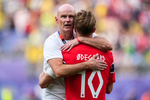 World Cup 2026: Brazil - Norway East Rutherford, New Jersey , USA 20260705. Norway national team, Nationalteam manager Stale Solbakken and Martin odegaard after the match in the round of 16 between Brazil and Norway during the 2026 World Cup at the New Jersey stadium. Photo: Fredrik Varfjell NTB East Rutherford, New Jersey United States EDITORIAL USE ONLY. RESTRICTED USE FOR BETTING COMPANIES Ref:_SPOxPeo0O1mOgE.jpg *** 2026 World Cup: Brazil vs. Norway, East Rutherford, New Jersey, USA 20260705 Norway national team manager Stale Solbakken and Martin Odegaard after the Round of 16 match between Brazil and Norway during the 2026 World Cup at the New Jersey stadium. Photo: Fredrik Varfjell, NTB, East Rutherford, New Jersey, United States. EDITORIAL USE ONLY. RESTRICTED USE FOR BETTING COMPANIES  Copyright: xFredrikxVarfjellx xNTBx