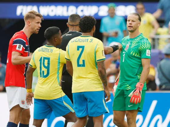 Referee Ismail Elfath talks to Norway goalkeeper Orjan Nyland in the second half of a Round of 16 FIFA World Cup, WM, Weltmeisterschaft, Fussball match against Brazil at New York New Jersey Stadium in East Rutherford, New Jersey, on Sunday, July 5, 2026. Norway defeated Brazil 2-1.  NYP20260705952 JOHNxANGELILLO