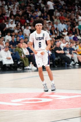 United States v Serbia: Final - FIBA U17, U 17 Basketball World Cup 2026 Cayden Daughtry of the United States dunks the ball during the FIBA U17 Basketball World Cup final match between the United States and Serbia at BDC Main Venue in Istanbul, Turkey, on July 5, 2026. Istanbul Istanbul Turkey  Copyright: xYagizxGurtugx originalFilename:gurtug-usavserb260705_npx7R.jpg