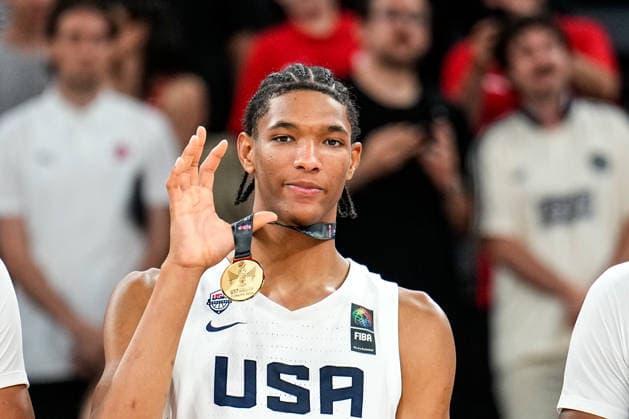 United States v Serbia: Final - FIBA U17, U 17 Basketball World Cup 2026 Clarence Rosser Jr of the United States shows his medal during the medal ceremony after the FIBA U17 Basketball World Cup final match between the United States and Serbia at BDC Main Venue on July 5, 2026, in Istanbul, Turkey. Istanbul Istanbul Turkey  Copyright: xYagizxGurtugx originalFilename:gurtug-usavserb260705_npafa.jpg