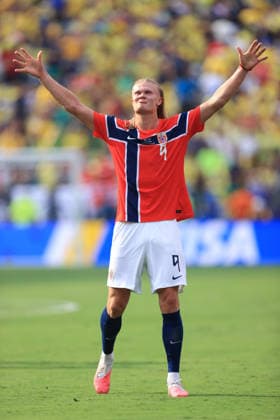 Brazil v Norway - FIFA World Cup, WM, Weltmeisterschaft, Fussball 05 July 2026 New Jersey - FIFA World Cup - Round of 16 - Brazil v Norway - Erling Haaland of Norway celebrates after scoring his second goal - Photo: Simon Stacpoole Offside. East Rutherford USA *** Brasilien gegen Norwegen – FIFA-Weltmeisterschaft, 5. Juli 2026, New Jersey – FIFA-Weltmeisterschaft, Achtelfinale: Brasilien gegen Norwegen – Erling Haaland aus Norwegen jubelt nach seinem zweiten Tor. Foto: Simon Stacpoole – Abseits – East Rutherford, USA  Copyright: xSimonxStacpoolexOffside