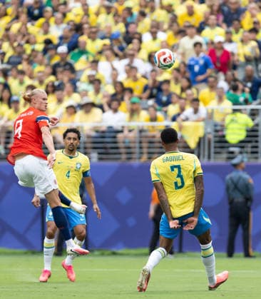 EAST RUTHERFORD, NEW JERSEY - JULY 5: Erling Haaland of Norway headers the ball towards goal during the FIFA World Cup, WM, Weltmeisterschaft, Fussball 2026 Round Of 16 match between Brazil and Norway at New York New Jersey Stadium on July 5, 2026 in East Rutherford, New Jersey.  Copyright: xMBxMediax